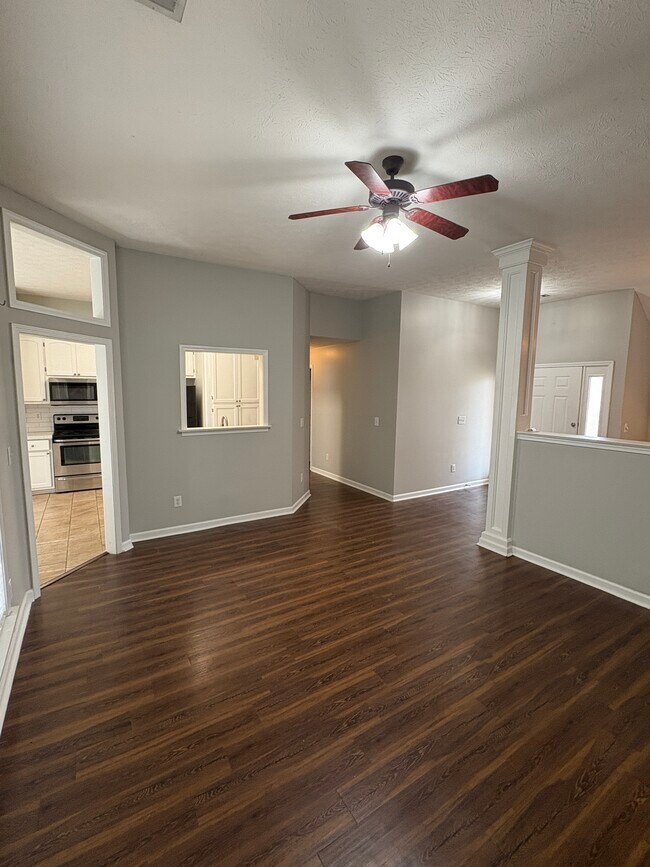 Building Photo - 918 Hallwood Ln