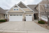 Building Photo - Stunning 4 Bed 3 Bath Home Available NOW O...