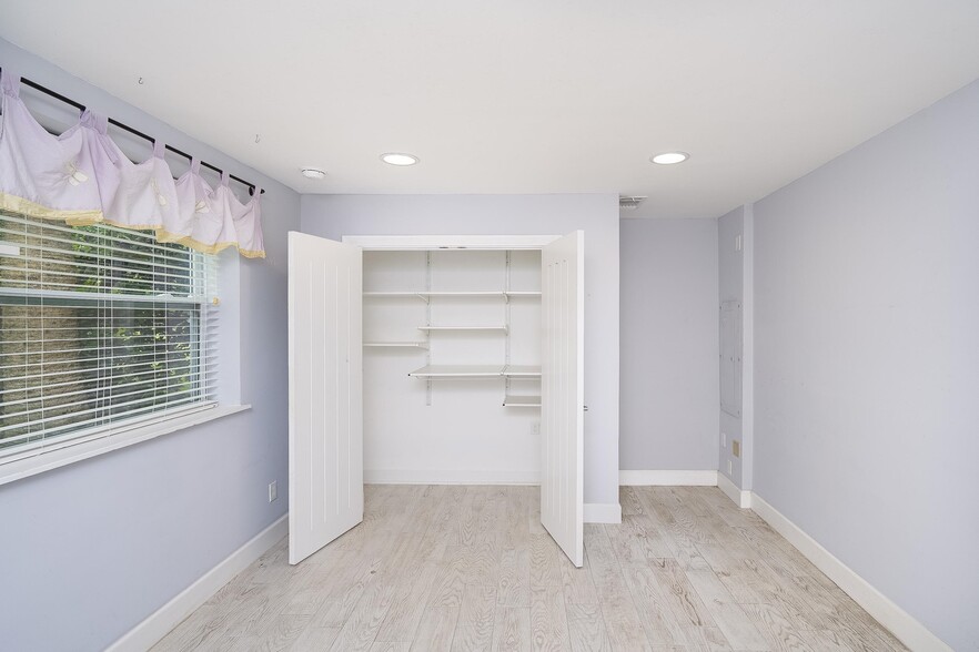 Building Photo - 144 Menendez Rd