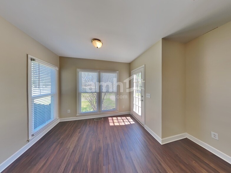 Building Photo - 2885 Runnymeade Dr