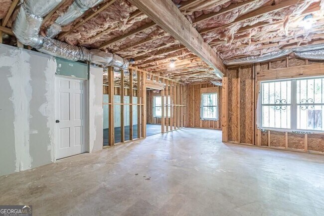 Building Photo - 1410 Eastland Rd SE