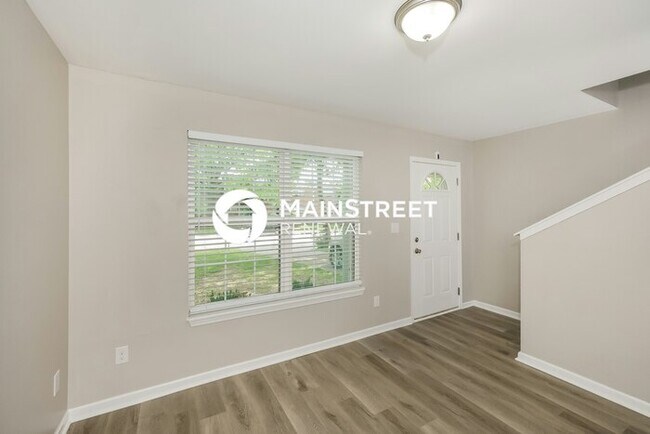 Building Photo - 3 Bedroom Pet-Friendly Home in LOUISVILLE, KY with Main Street Renewal