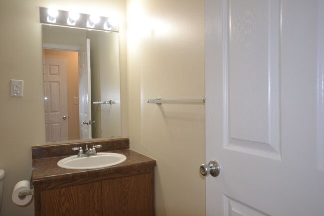 Building Photo - Sommerfield Apartments