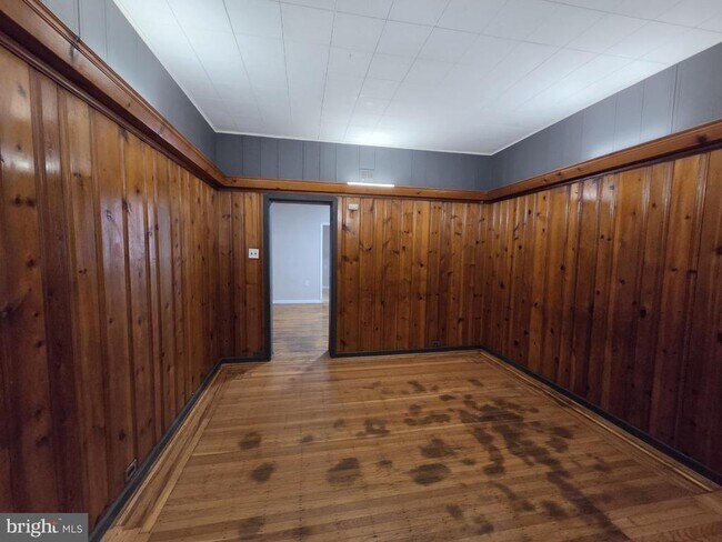 Building Photo - 633 E Allegheny Ave