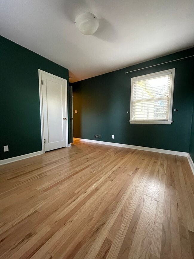 Building Photo - Sweet Maple Leaf Home for Lease
