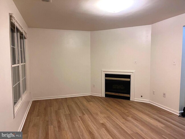Building Photo - 5144 Woodfield Dr