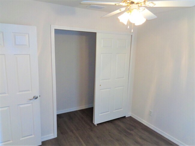Building Photo - 1636 Pointe W Wy