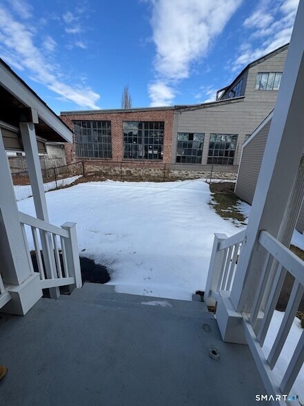 Building Photo - 162 Fox St