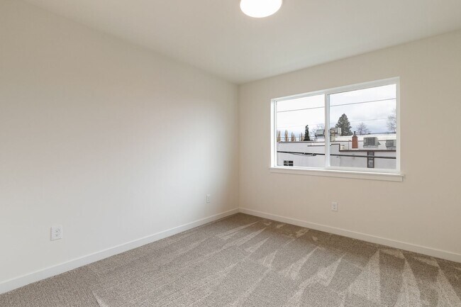 Building Photo - Halleck Townhomes Triplex