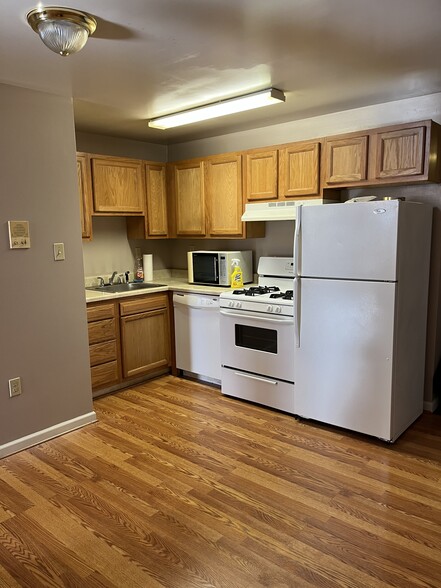 Kitchen - 1301 E Carson St