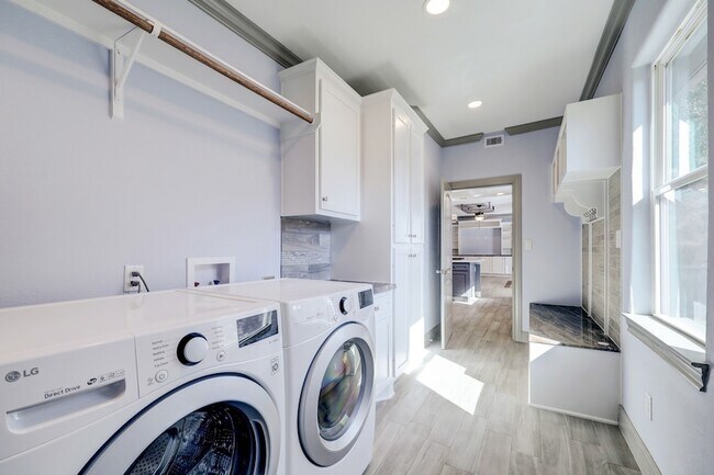 Building Photo - 12903 Figaro Dr
