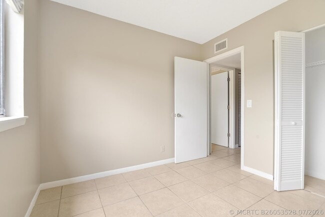 Building Photo - 400 Nottingham Cir
