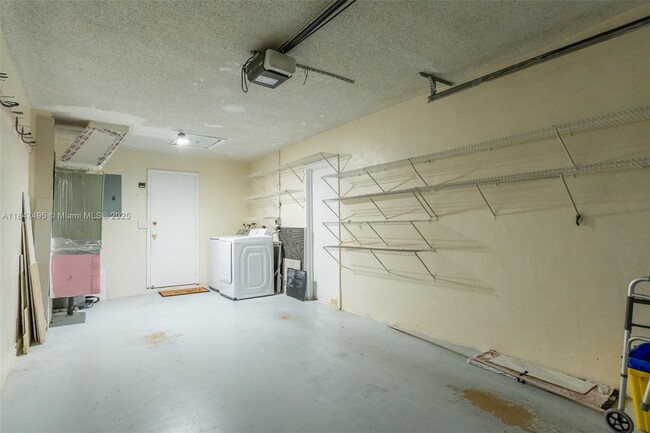 Building Photo - 2401 SW 11th Ave