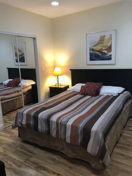 Building Photo - 245 W Elm Ave