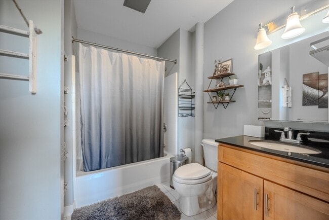 Building Photo - 52 Lawrence Dr