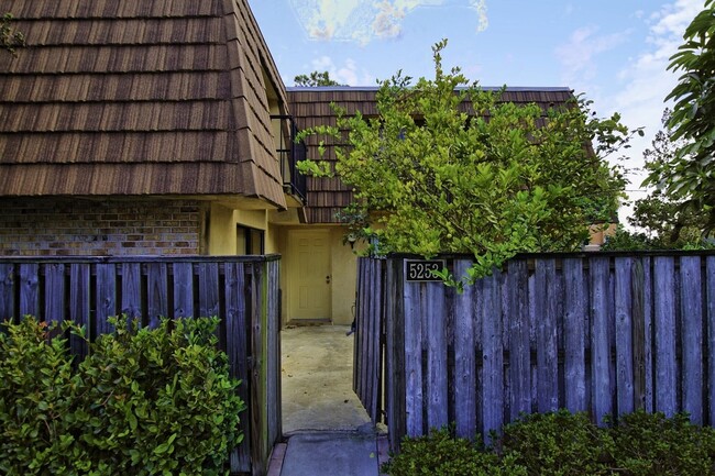 Building Photo - Middlebrook Pines Townhome