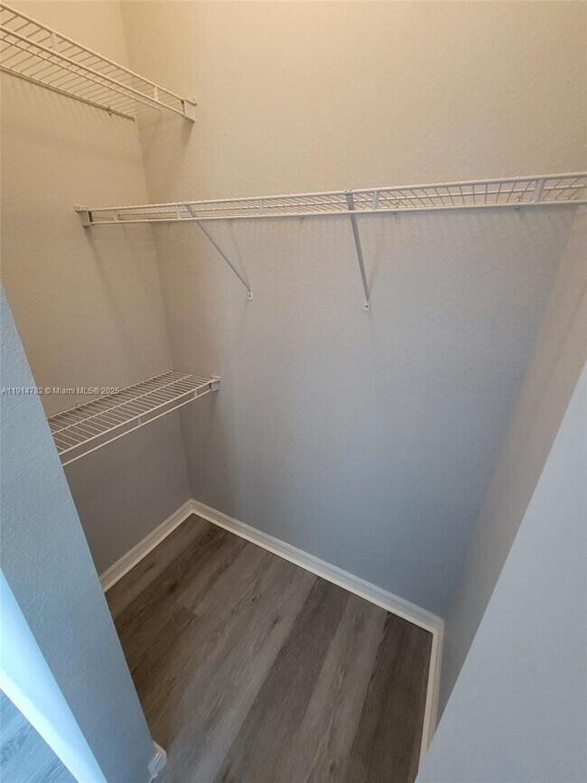 Building Photo - 751 SE 2nd St