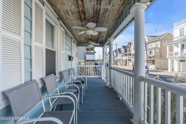 Building Photo - 6 Center St