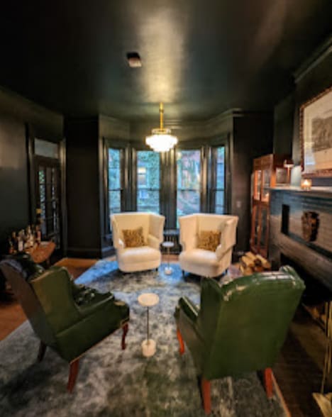 lounge w/woodburning fireplace - 1306 Oak Ave