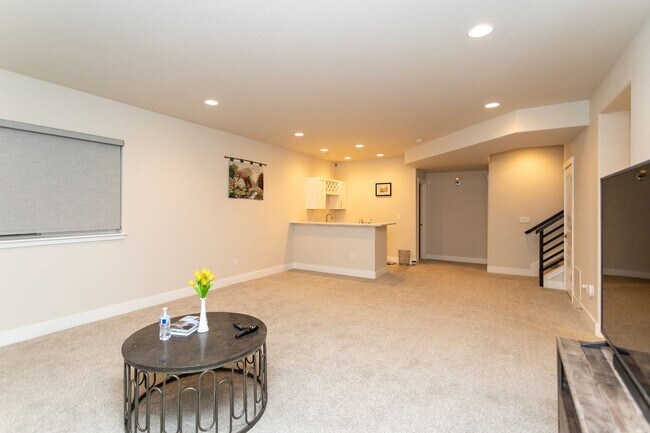 Building Photo - Experience the Perfect Blend of Nature and Luxury!!!
