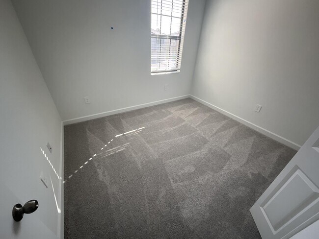 Building Photo - 14116 Gardeners Wy
