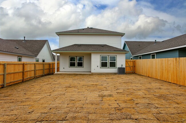 Building Photo - 3 Bedrom 2 bath with a 2 car garage