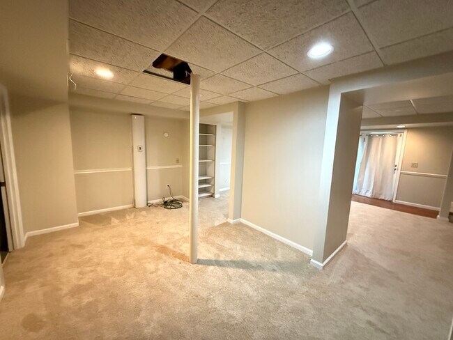Building Photo - 5556 Hunters Hill Rd