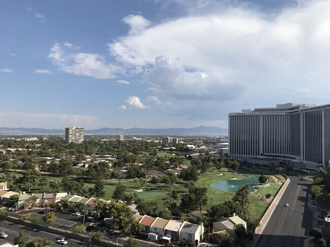 Building Photo - Turnberry Towers East | 17th Floor High-Rise Overlooking The Resort Corridor