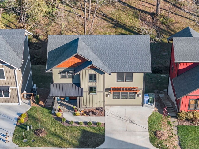 Building Photo - Fully Furnished | Asheville Area