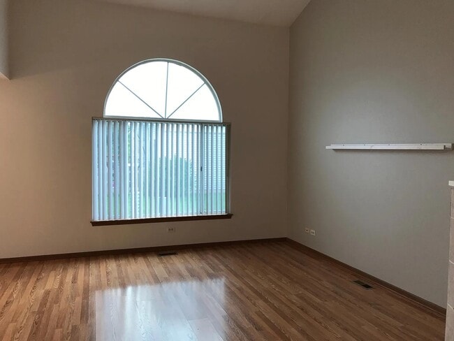 Building Photo - 8 Crabapple Ct