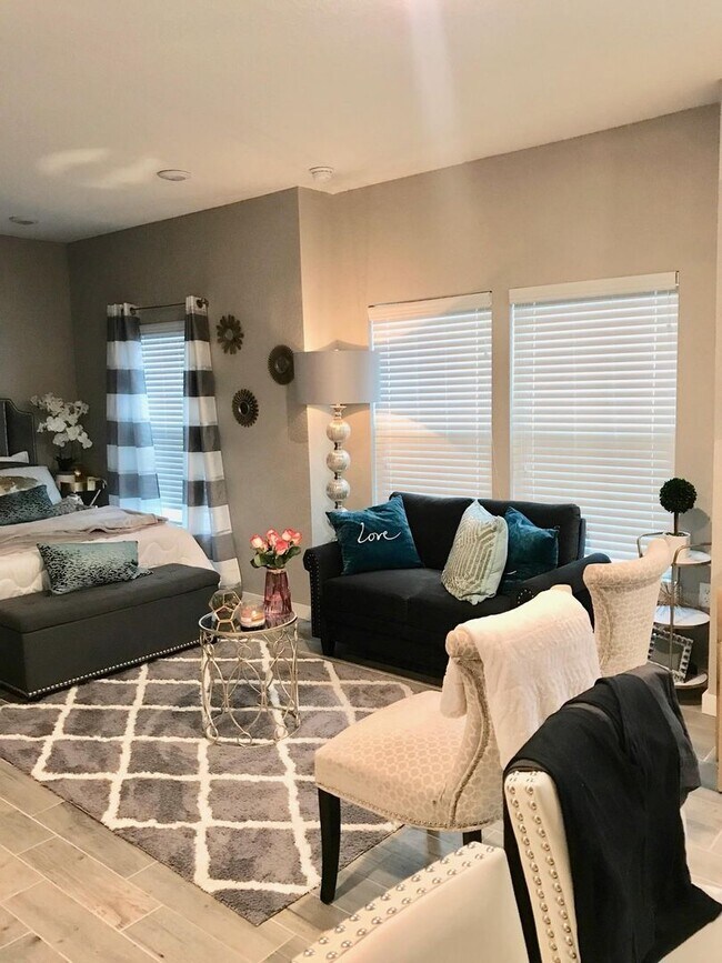 Interior Photo - Woodbury Row