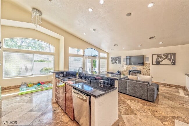 Building Photo - 8129 Pacific Cove Dr