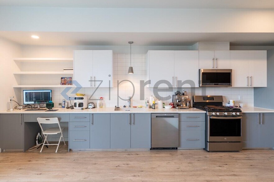 Building Photo - Unit 302