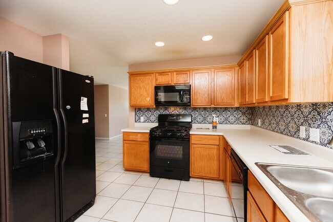 Building Photo - **1 Story 3 Bedroom 2 Bath Home in Hutto, TX