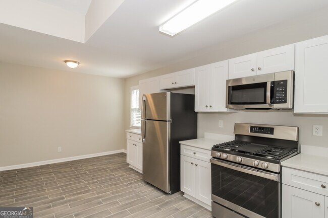 Building Photo - 215 Allatoona Highland Dr