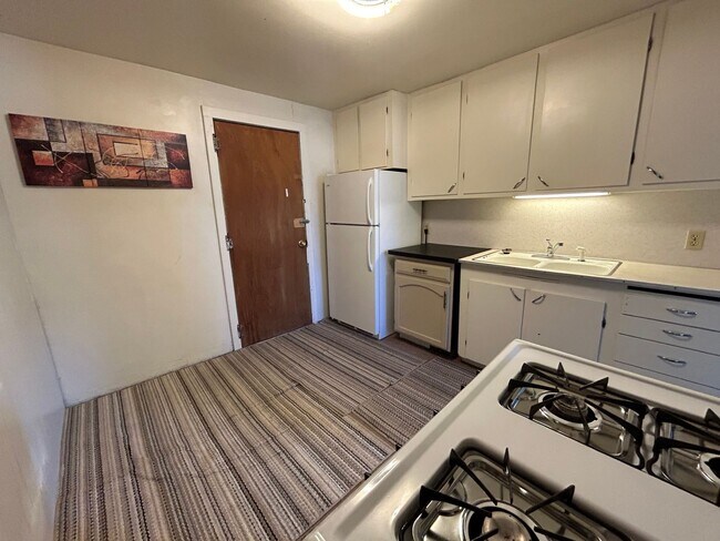 Building Photo - 821 W Main St