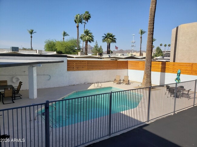 Building Photo - 1330 E Highland Ave