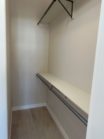 Building Photo - 5151 Boardwalk Dr