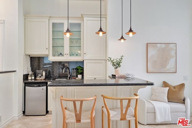 Building Photo - 20 Ketch St