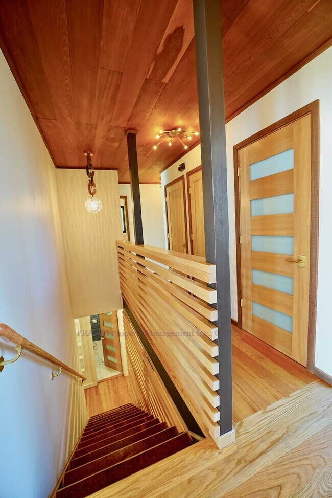 Building Photo - Unmatched Quality and Unparalleled Views F...