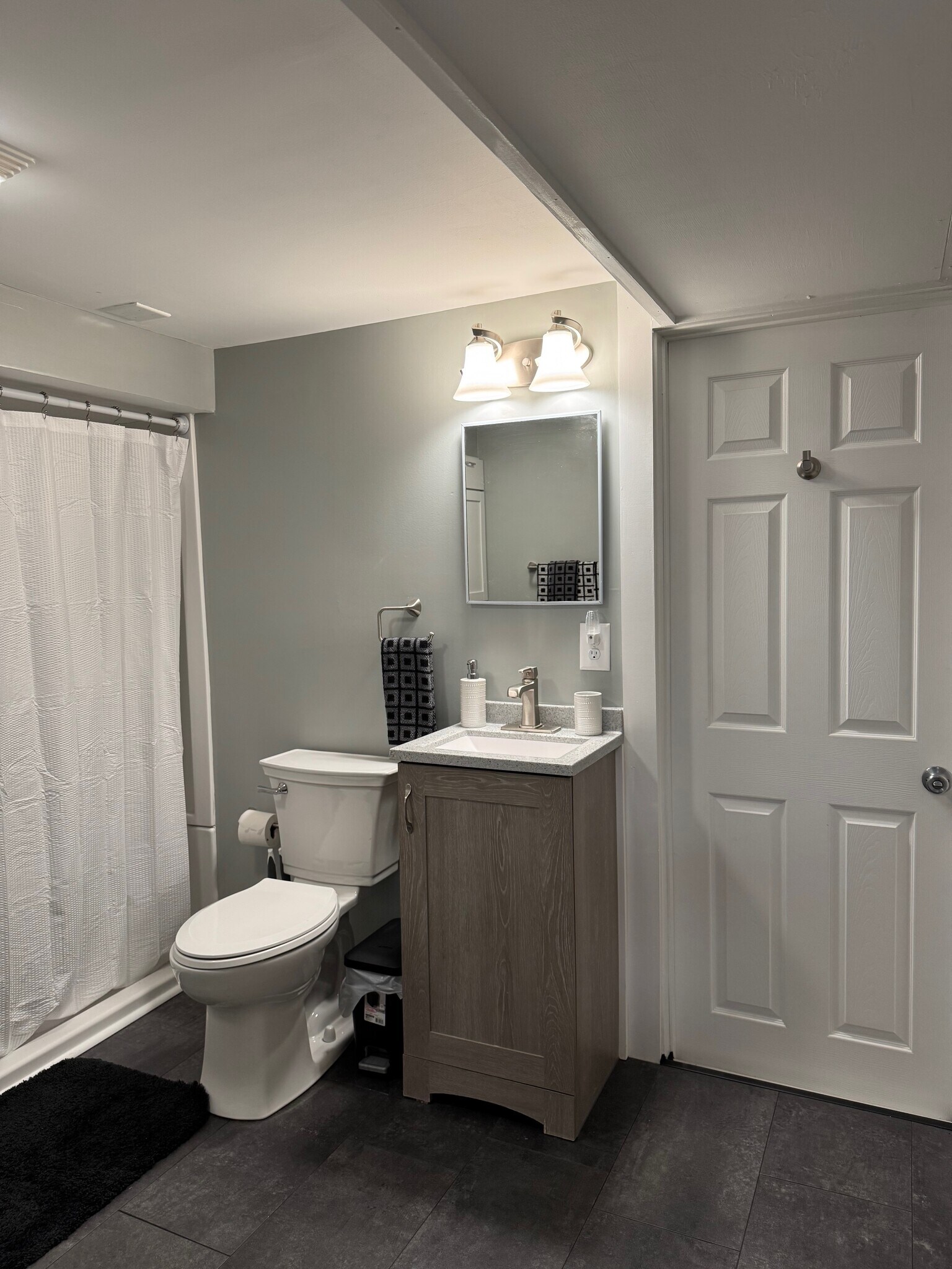 Building Photo - 1131 Lincoln Ave