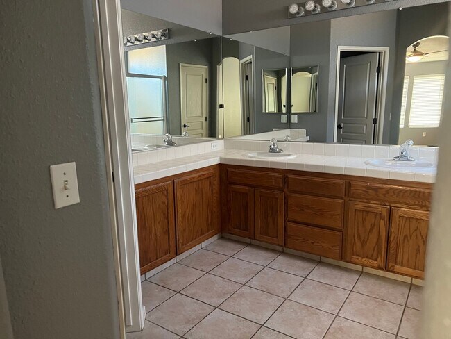 Building Photo - 3740 S Pride Ct