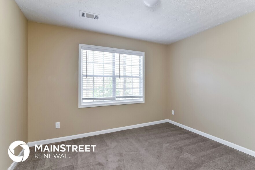 Building Photo - 1545 Royale Castle Dr