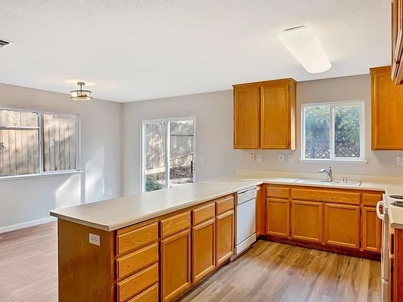 Building Photo - This is a lovely halfplex with 2 stories, 3 bedrooms, and 2.5 bathrooms in a quiet HOA neighborhood