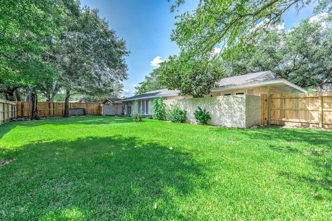 Building Photo - 1616 Redway Ln