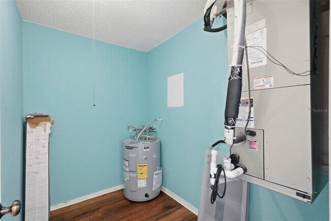 Building Photo - 350 79th Ave N