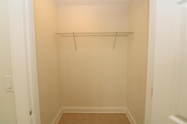 Building Photo - 207 Sunset Point