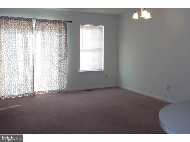 Building Photo - 108 Fairway Dr