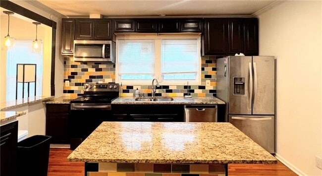 Building Photo - 814 Moreland Ave SE