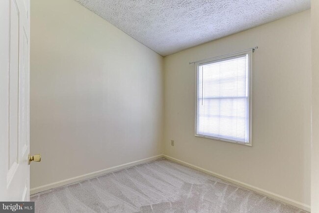 Building Photo - 6388 New Haven Ct